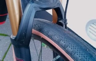 Test: Wtb Byway Road – Dæk til gravel og asfalt-mtb Billede af mtb med WTB byway Race dæk